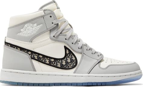 ciabatte jordan peluche dior|Dior x Air Jordan 1 High Collab: Release Date and .